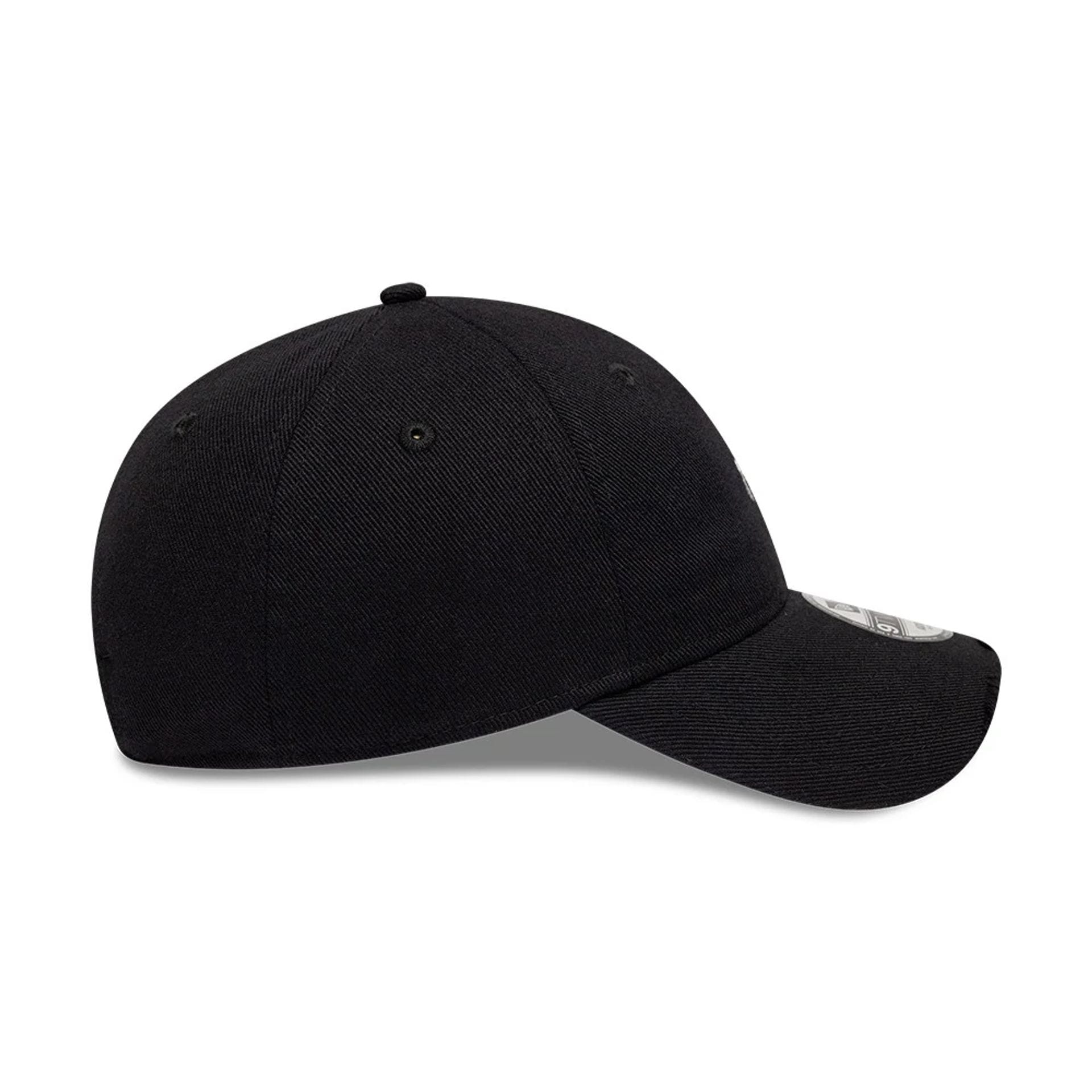 Pictured is this MLB Distressed New York Yankees 9TWENTY cap in black. 6