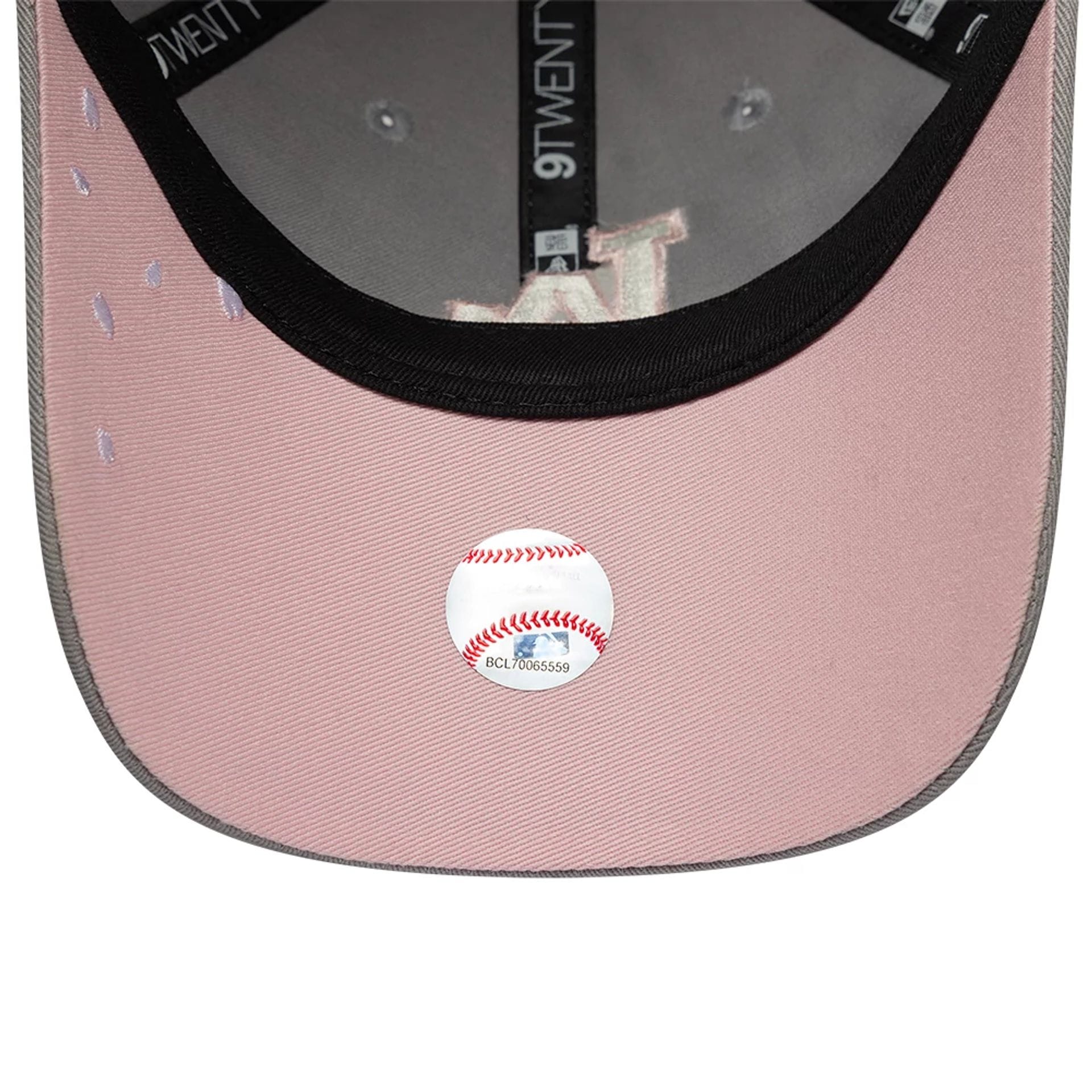 Pictured is this MLB Sakura Nagashi LA Dodgers 9TWENTY cap in grey. 2