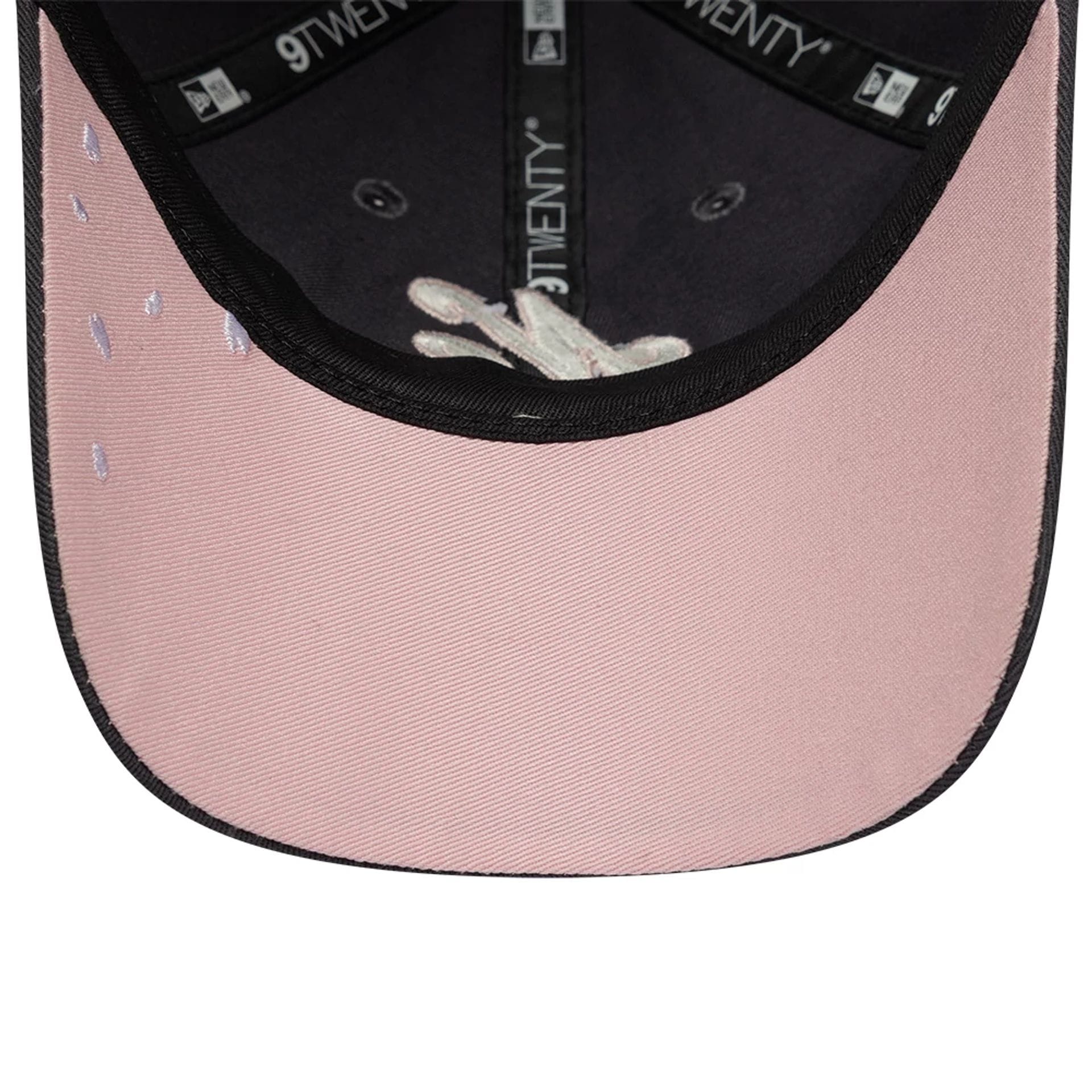 Pictured is this New Era Sakura Nagashi 9TWENTY cap in dark grey. 2