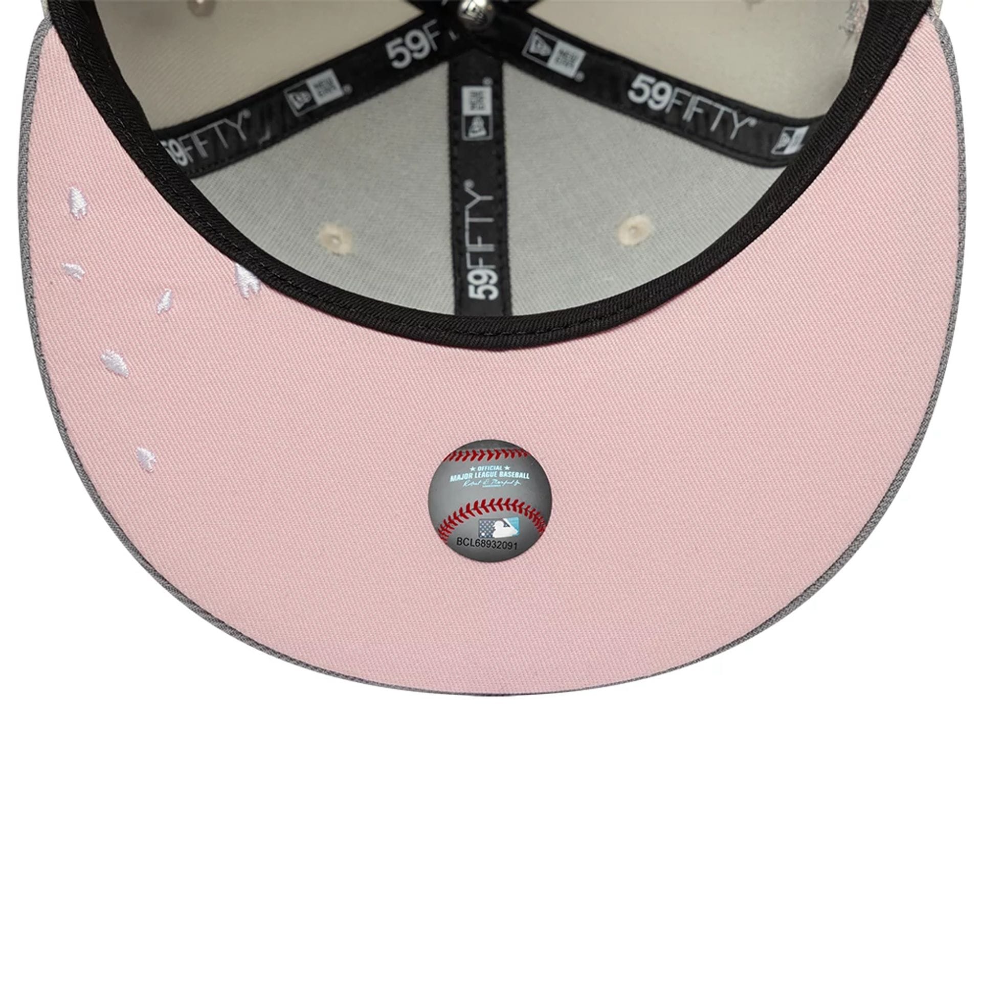 Pictured is this MLB Sakura New York Yankees 59FIFTY Fitted cap in Cream. 2