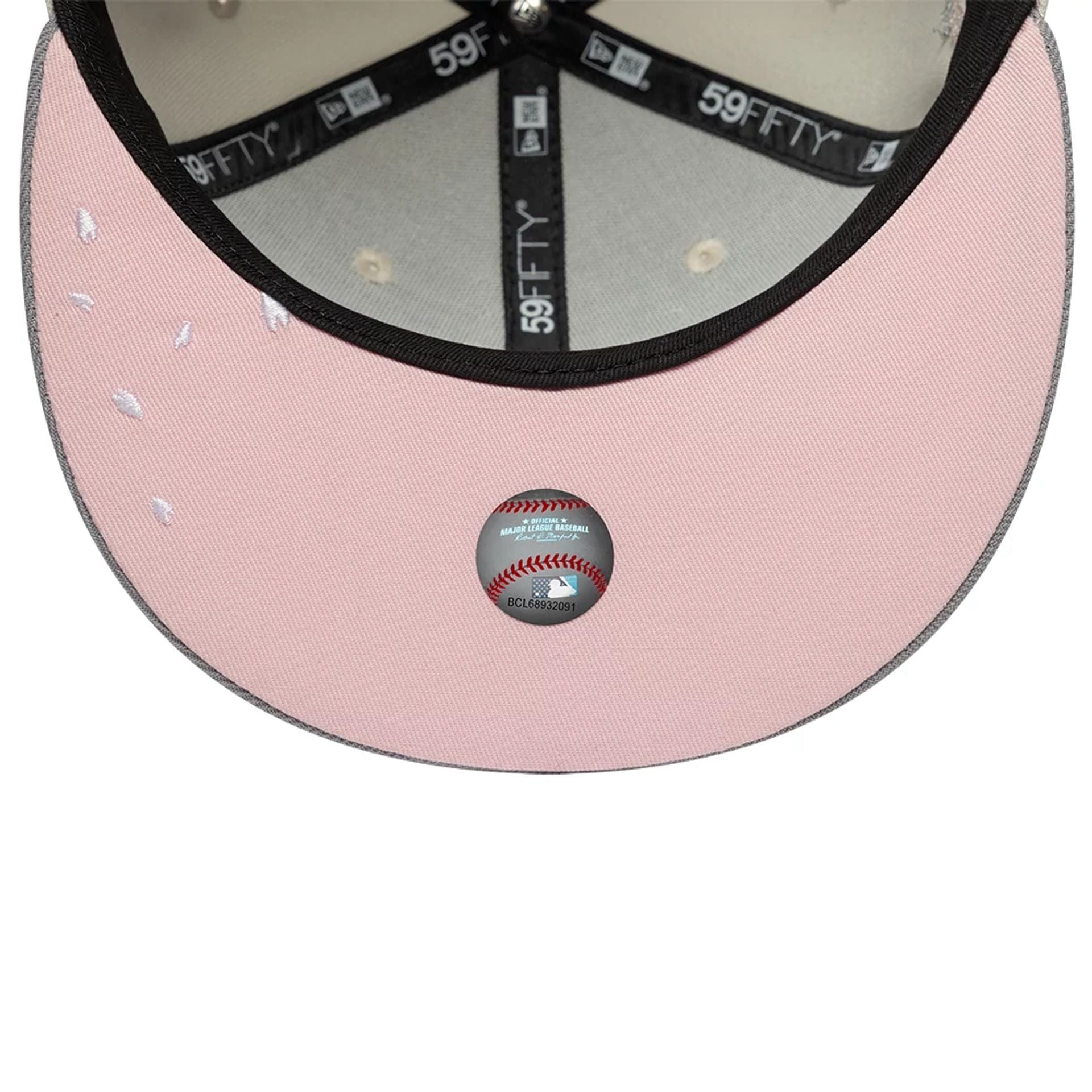 Pictured is this MLB Sakura New York Yankees 59FIFTY Fitted cap in Cream. 2