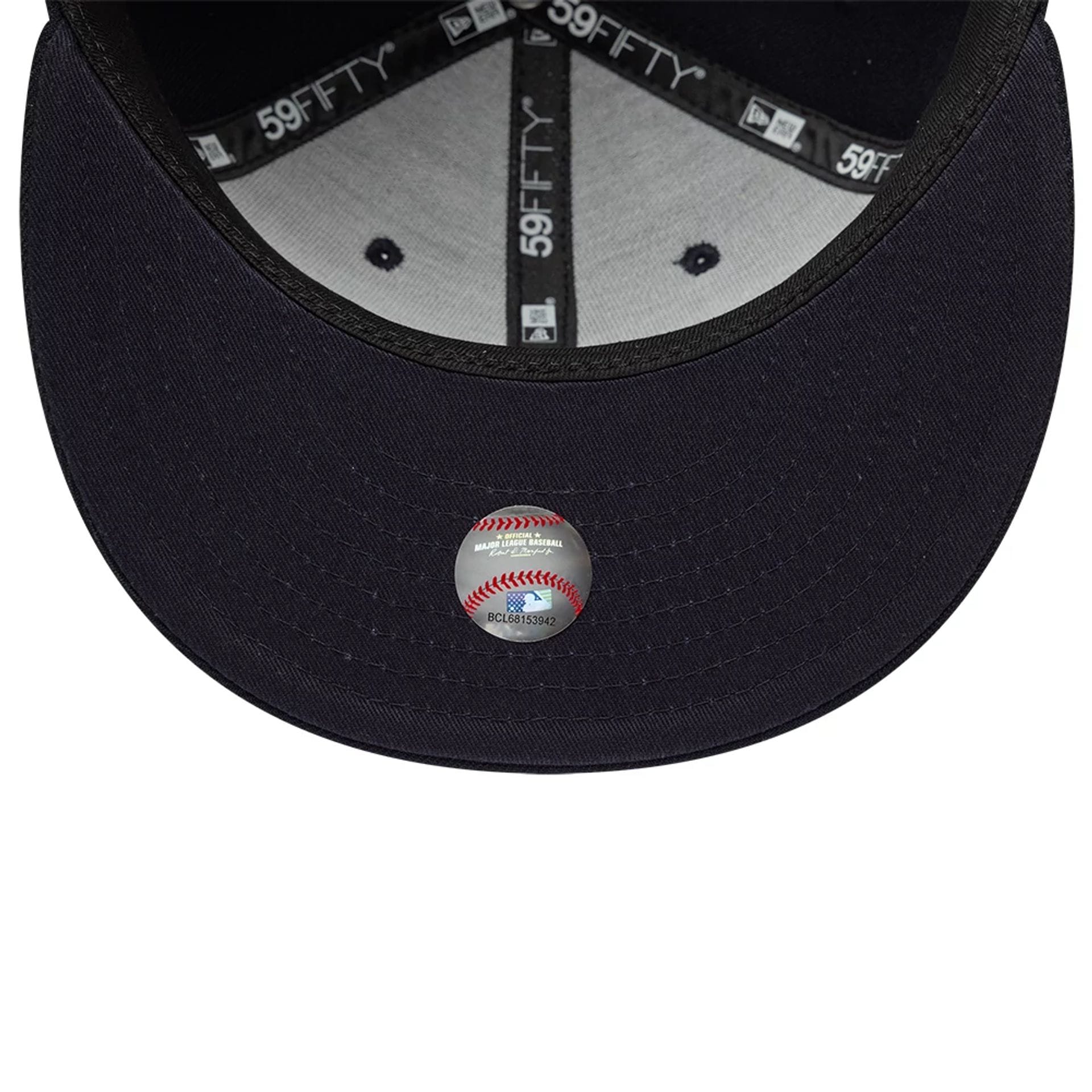 Pictured is this MLB Night Out New York Yankees 59FIFTY Fitted cap in navy. 7