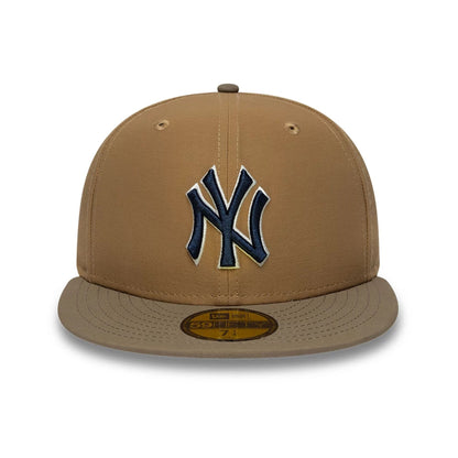 Pictured is this MLB Gros Grain New York Yankees 59FIFTY Fitted cap in Beige. 5