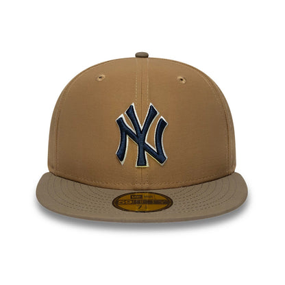 Pictured is this MLB Gros Grain New York Yankees 59FIFTY Fitted cap in Beige. 5