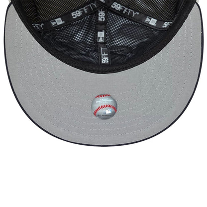 Pictured is this MLB X Gore-Tex New York Yankees 59FIFTY Fitted cap in navy. 2