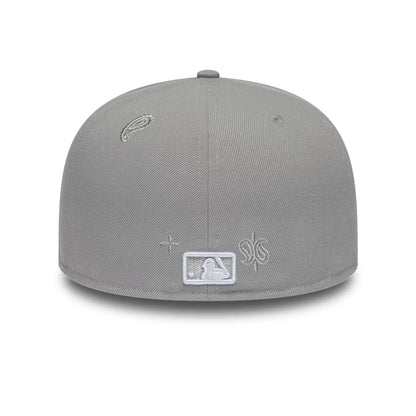 Pictured is this MLB Paisley Emblem LA Dodgers 59FIFTY Fitted cap in grey. 6