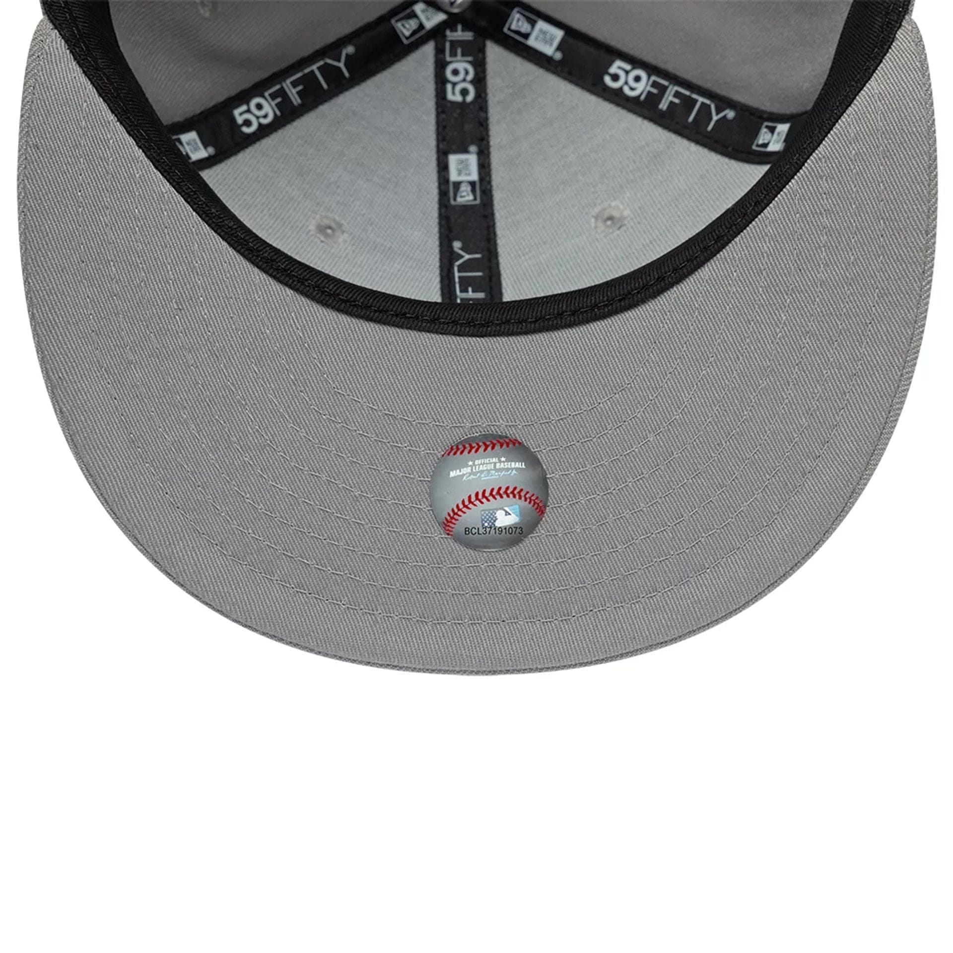 Pictured is this MLB Paisley Emblem LA Dodgers 59FIFTY Fitted cap in grey. 7