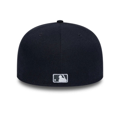 Pictured is this MLB Glow In The Dark LA Dodgers 59FIFTY Fitted cap in navy. 4