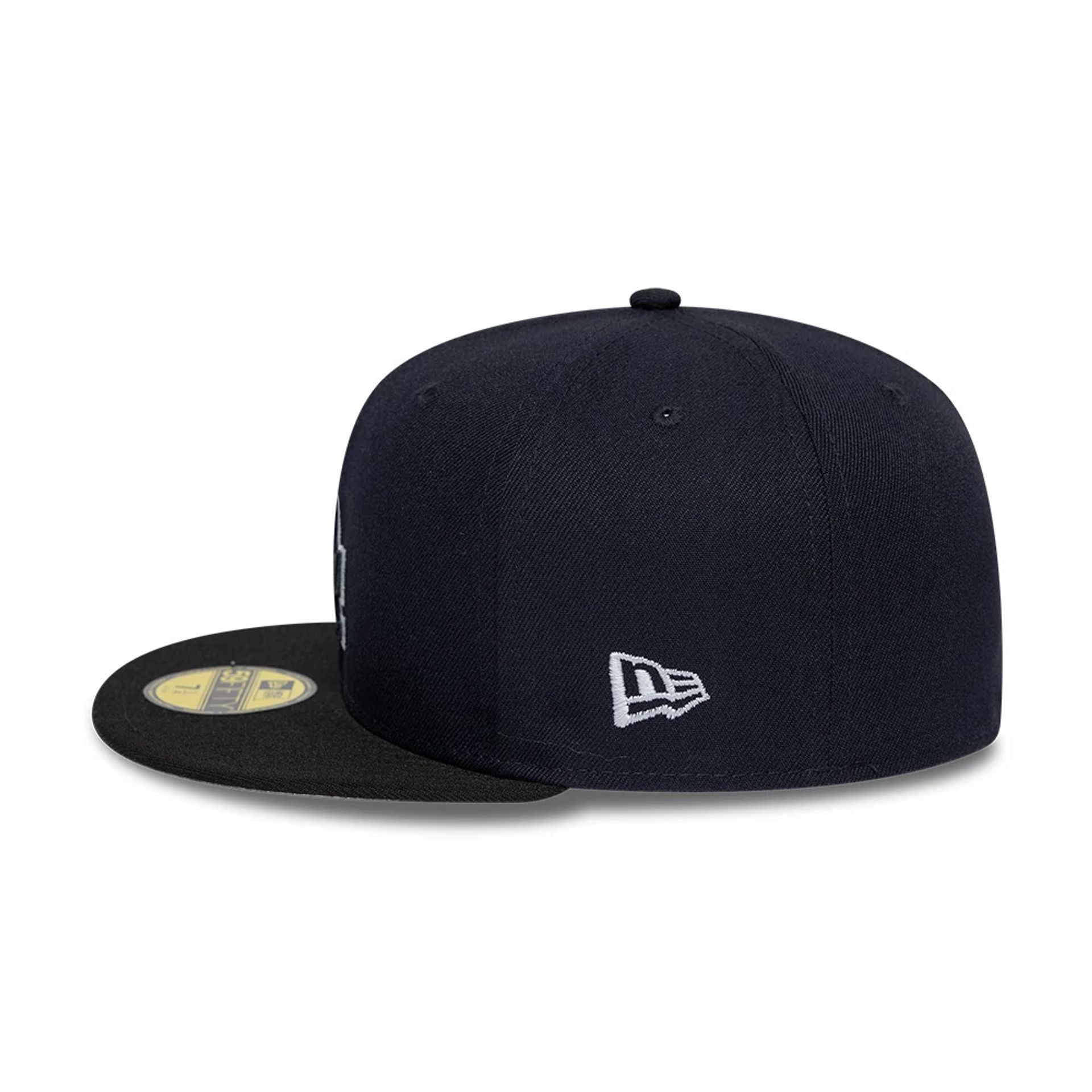 Pictured is this MLB Glow In The Dark LA Dodgers 59FIFTY Fitted cap in navy. 5