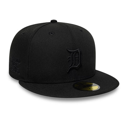 Detroit Tigers MLB Black On Black New Era 59FIFTY Fitted Cap, front view showing the black embroidered D logo on the structured crown with a gold 59FIFTY size sticker on the black visor and side World Series logo embroidery.