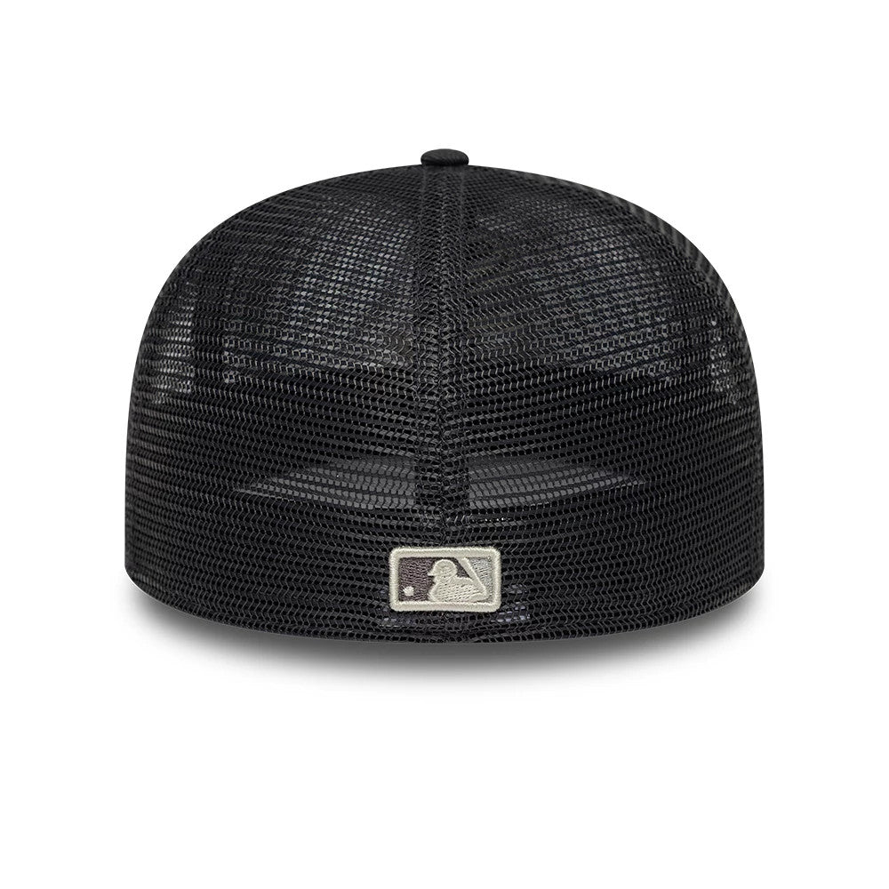 Pictured is this MLB All Mesh Chicago White Sox 59FIFTY Fitted cap in dark grey. 5