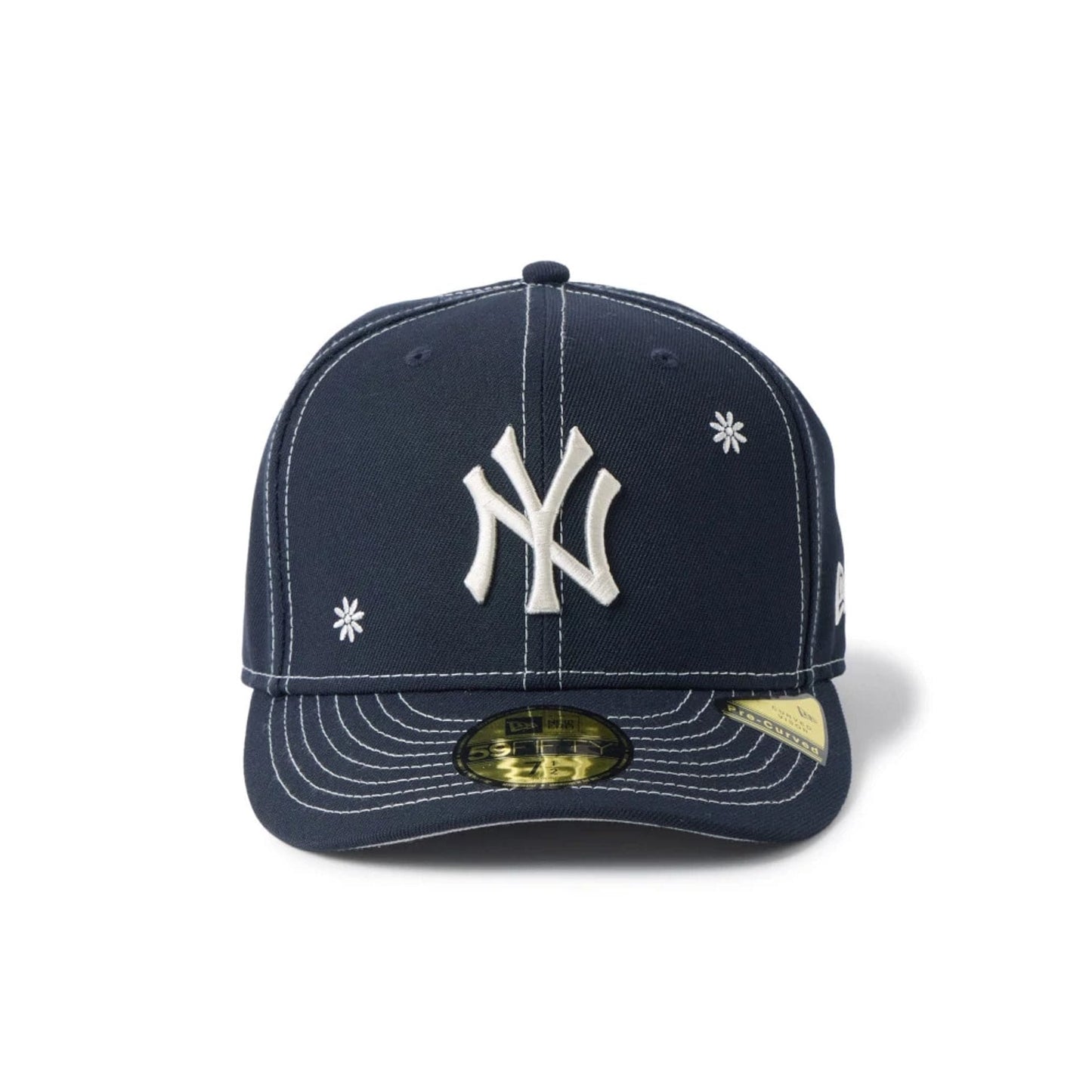 Pictured is this MLB Floral New York Yankees 59FIFTY Fitted cap in navy. 2