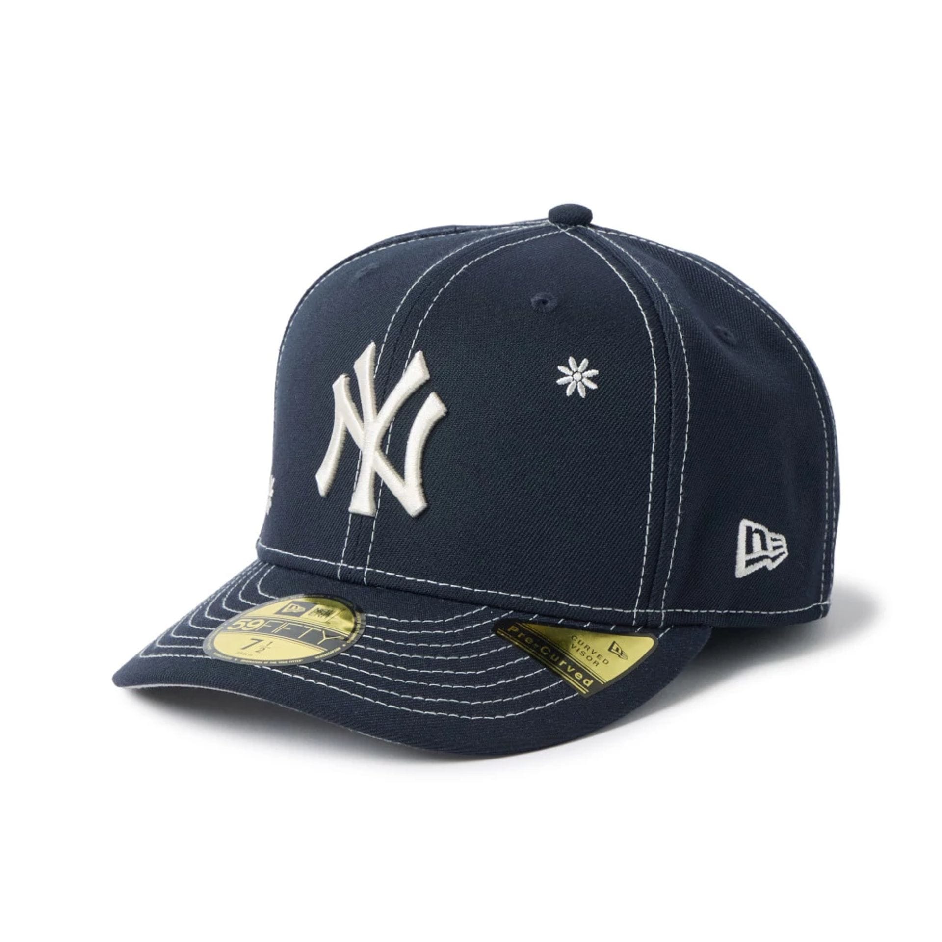 Pictured is this MLB Floral New York Yankees 59FIFTY Fitted cap in navy. 1