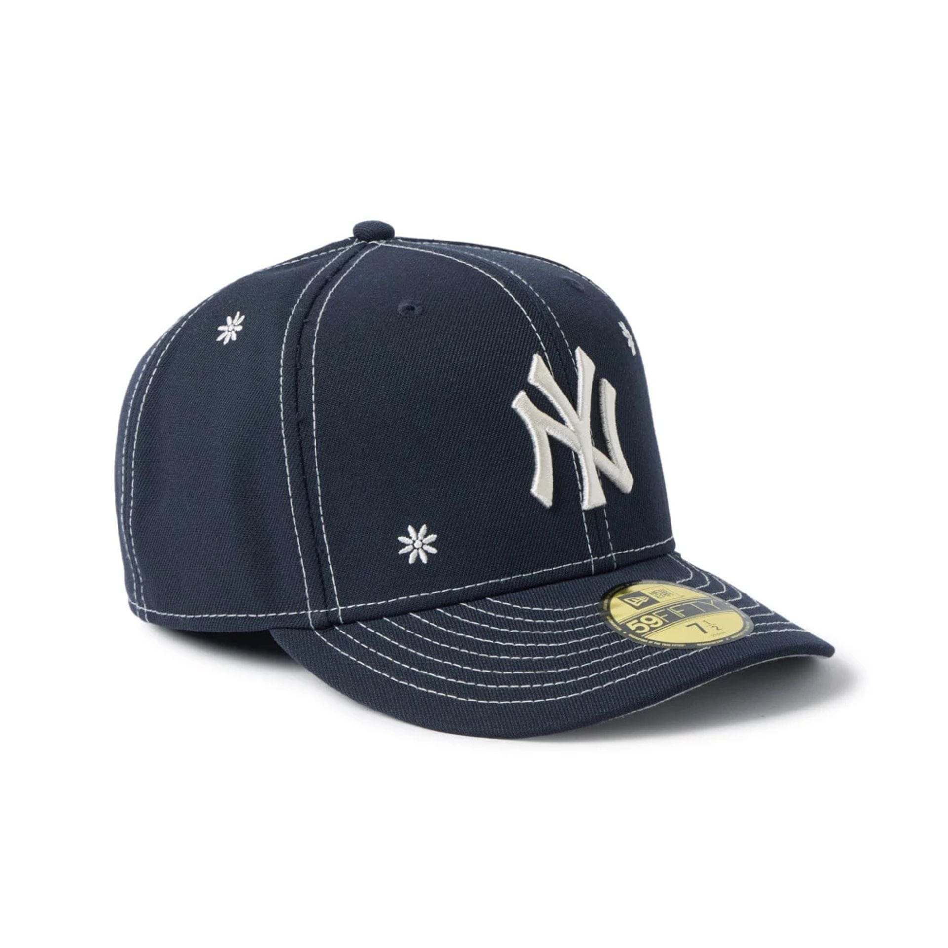Pictured is this MLB Floral New York Yankees 59FIFTY Fitted cap in navy. 5