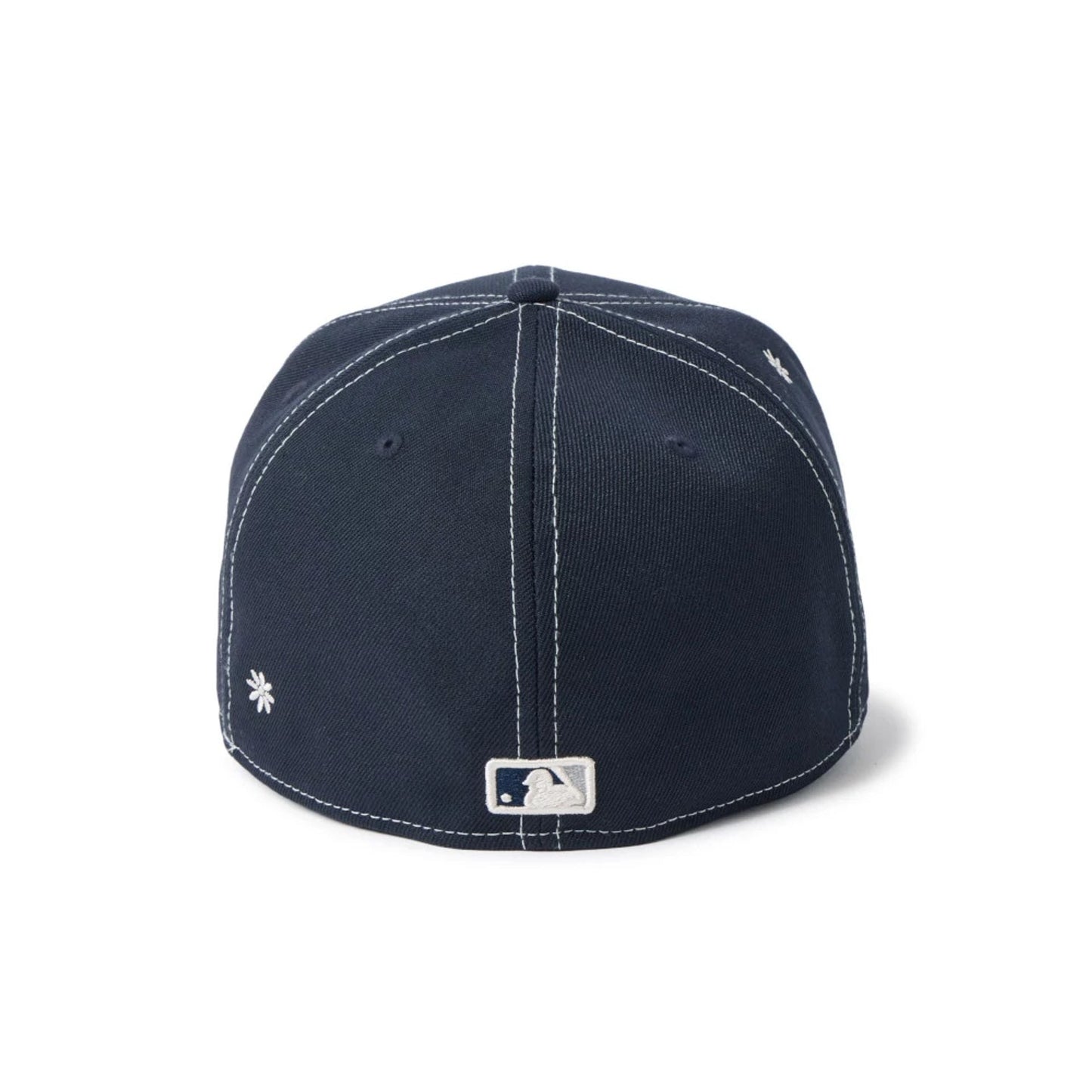 Pictured is this MLB Floral New York Yankees 59FIFTY Fitted cap in navy. 8