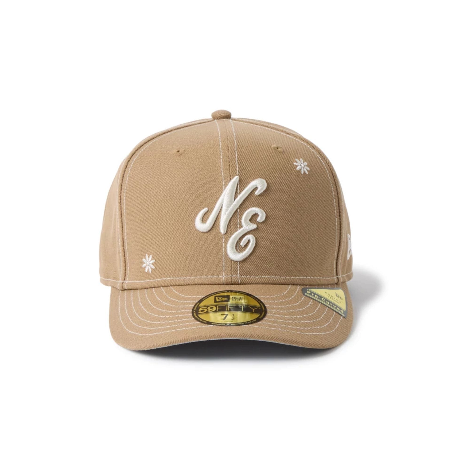 Pictured is this New Era Floral 59FIFTY Fitted cap in Beige. 2