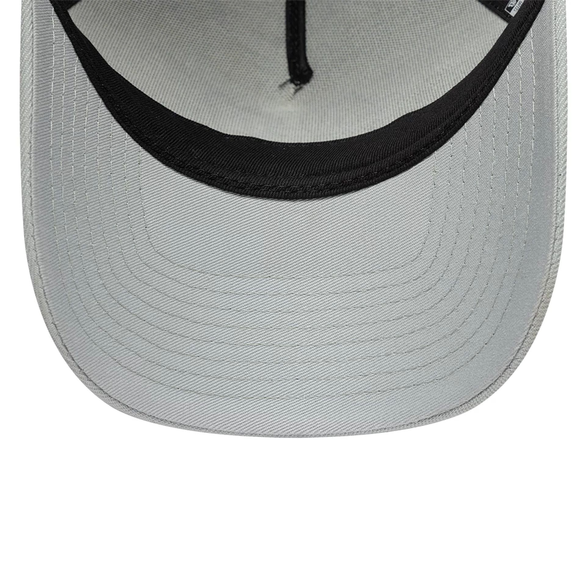 Pictured is this New Era Wall Art Bubble 9FORTY A-Frame Trucker cap in Light Grey. 7