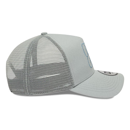 Pictured is this New Era Wall Art Bubble 9FORTY A-Frame Trucker cap in Light Grey. 6