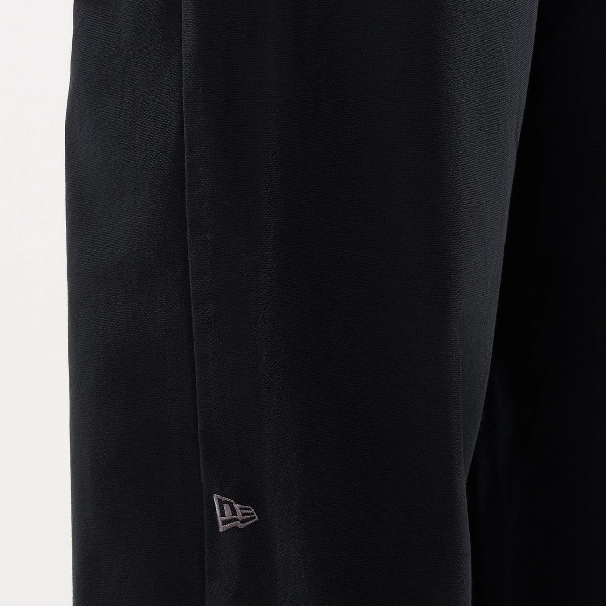 The model is wearing this New Era Balloon Leg Trousers in black. 4