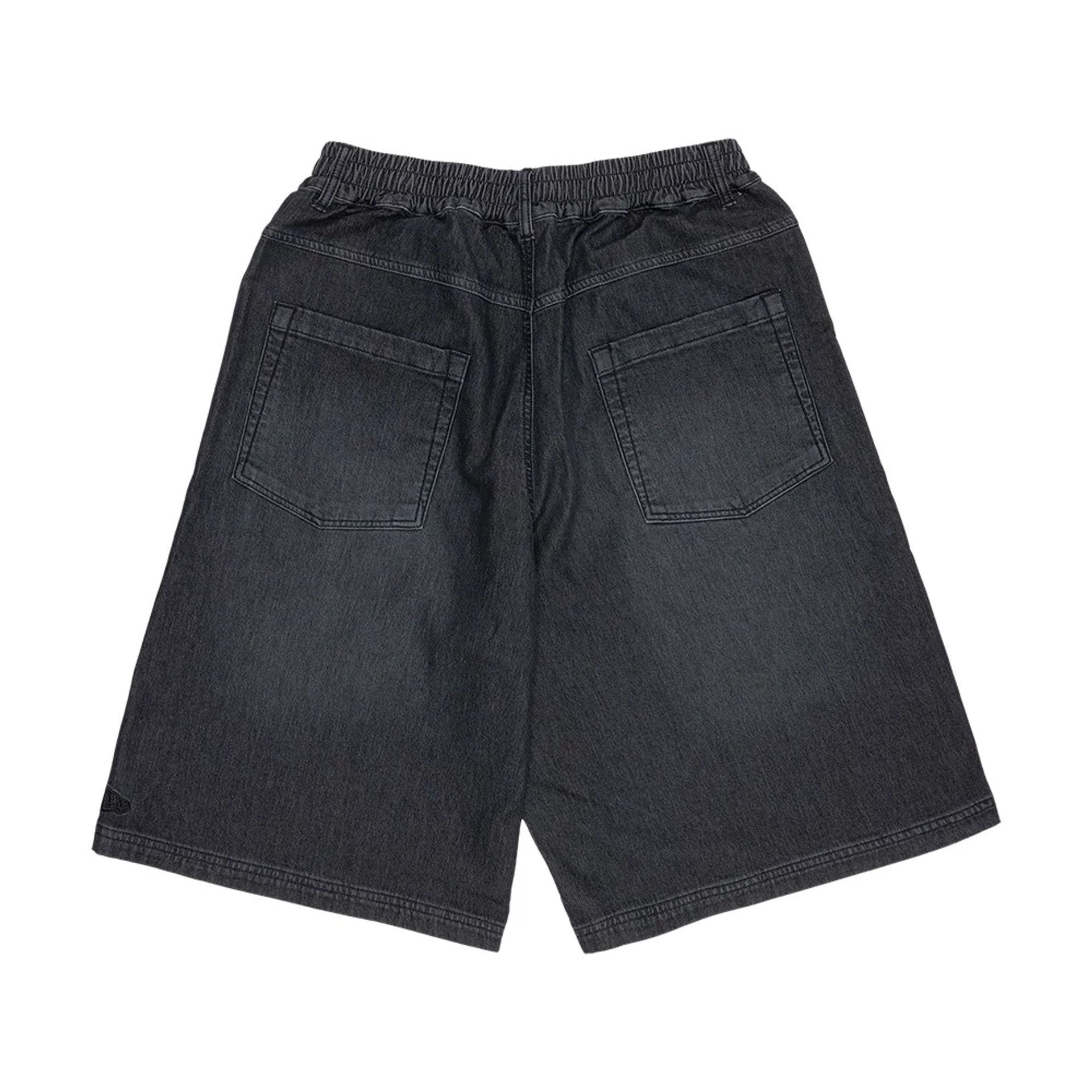 The model is wearing this New Era Washed Bermuda Shorts in black. 2