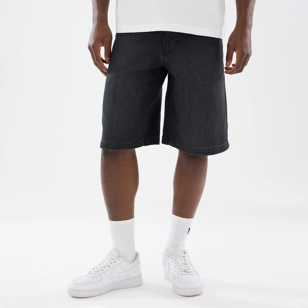 The model is wearing this New Era Washed Bermuda Shorts in black. 1
