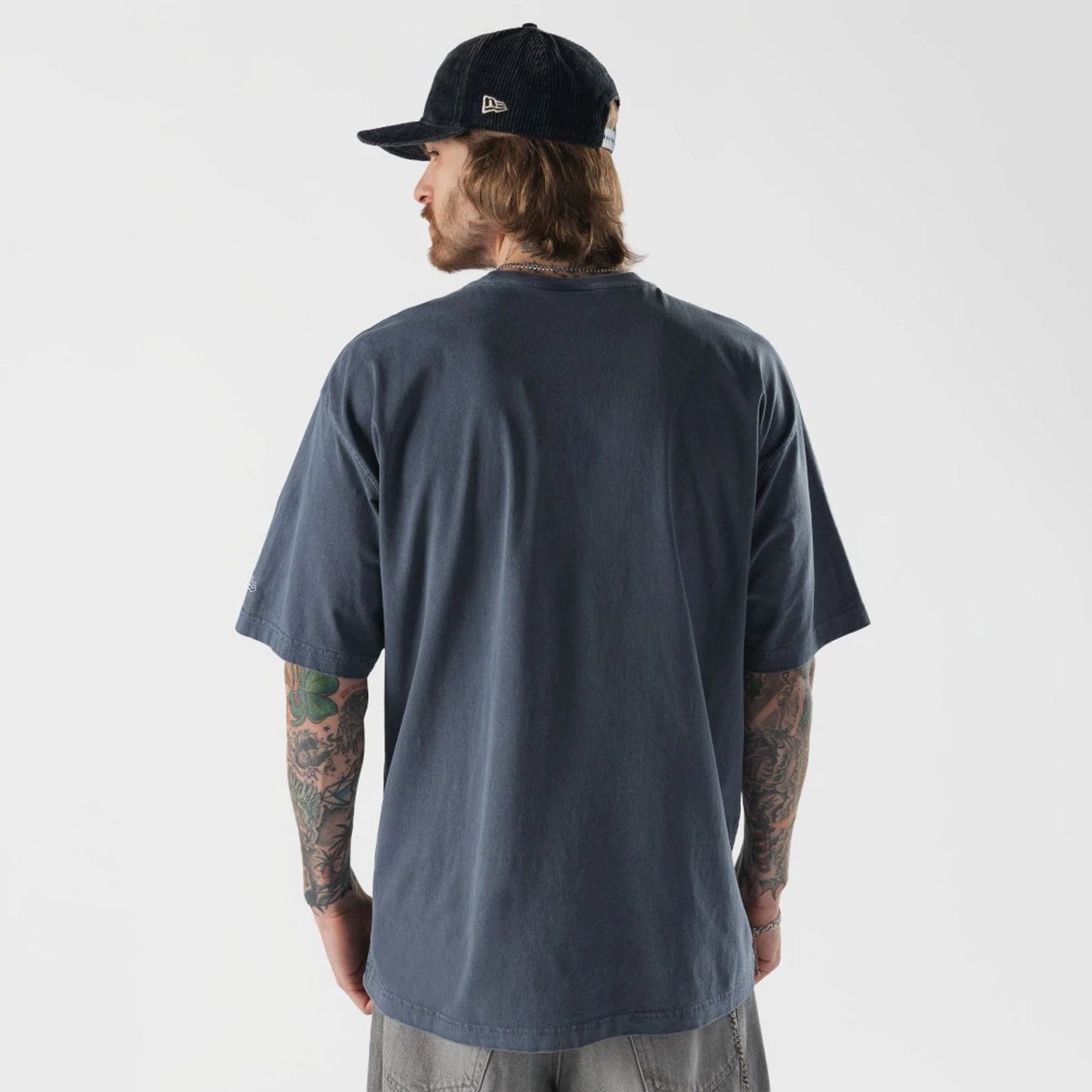 The model is wearing this New Era Originators T-Shirt in navy. 2