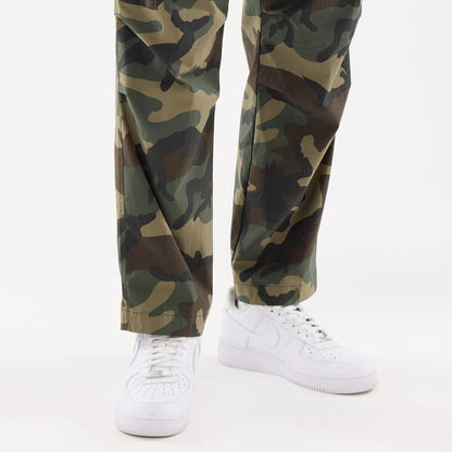 The model is wearing this New Era Originators Cargo Trousers in dark green. 3