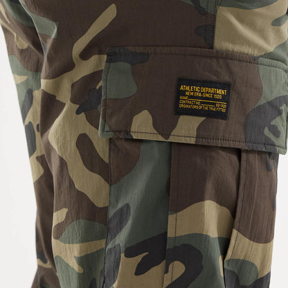 The model is wearing this New Era Originators Cargo Trousers in dark green. 5
