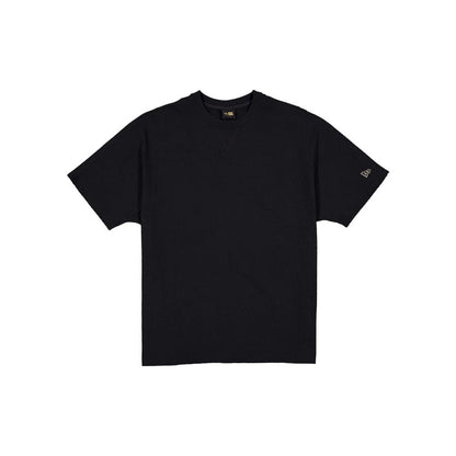 The model is wearing this New Era Black Label Seersucker T-Shirt in black. 1
