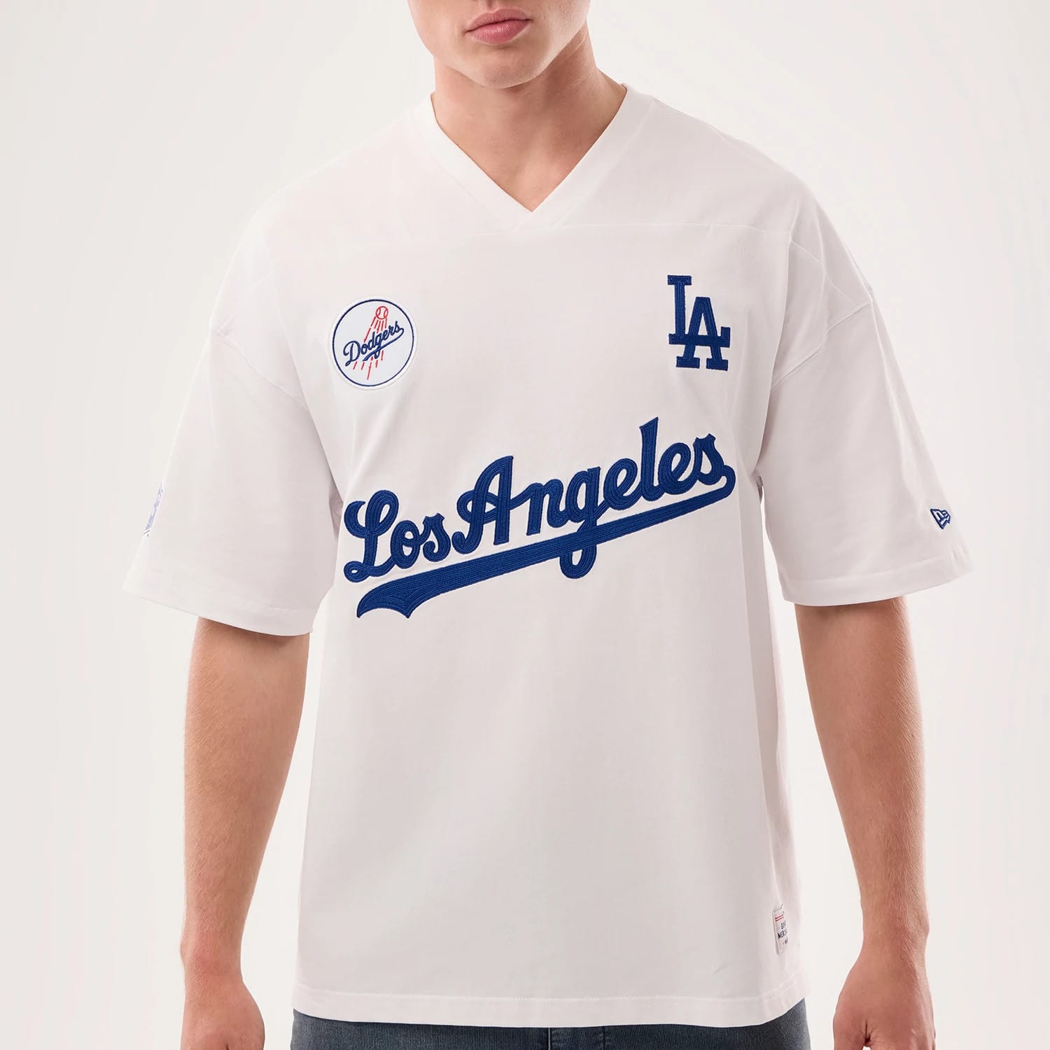 The model is wearing this MLB Fan Family Los Angeles Dodgers Jersey in white. 4