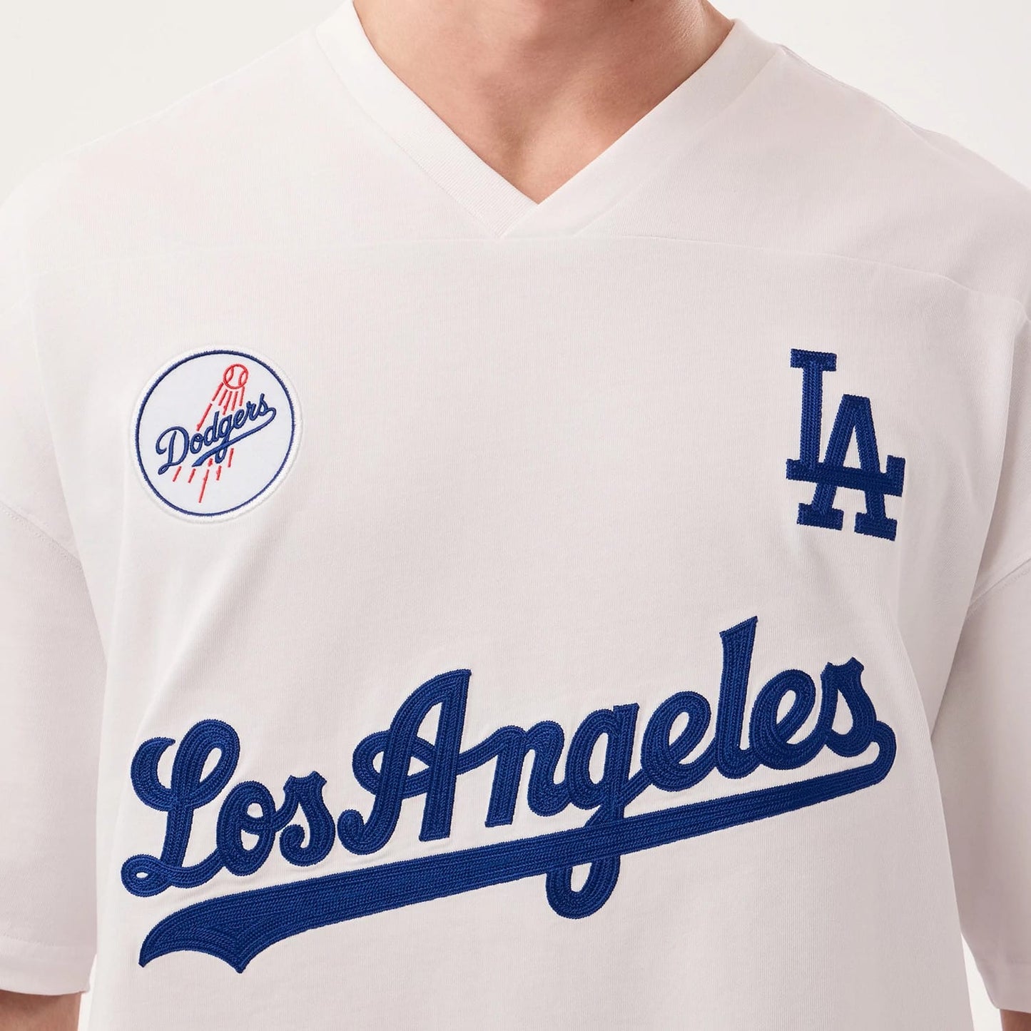 The model is wearing this MLB Fan Family Los Angeles Dodgers Jersey in white. 3