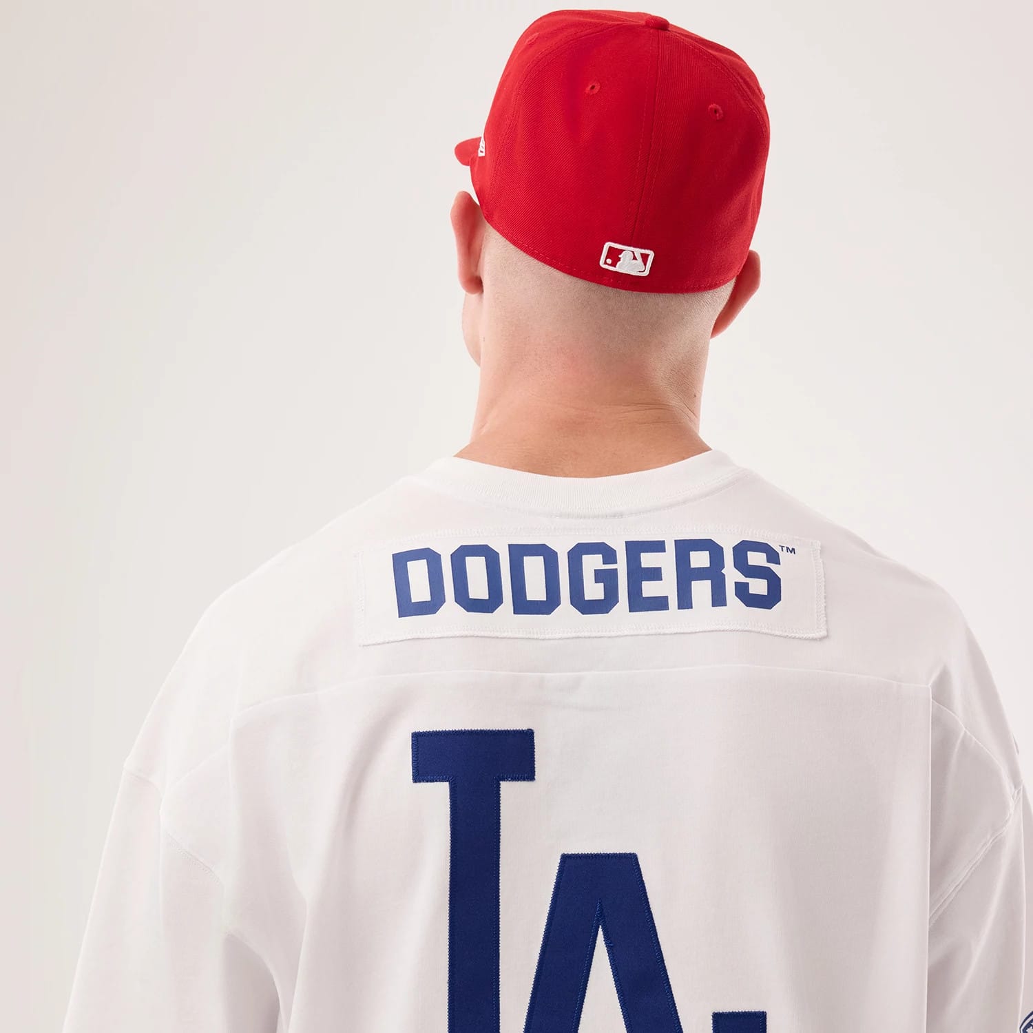 The model is wearing this MLB Fan Family Los Angeles Dodgers Jersey in white. 7
