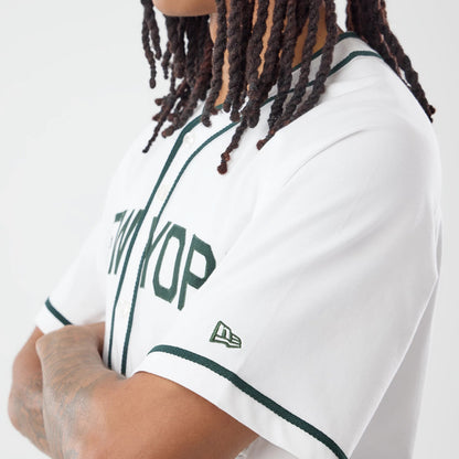 The model is wearing this New Era New York Jersey in white. 7