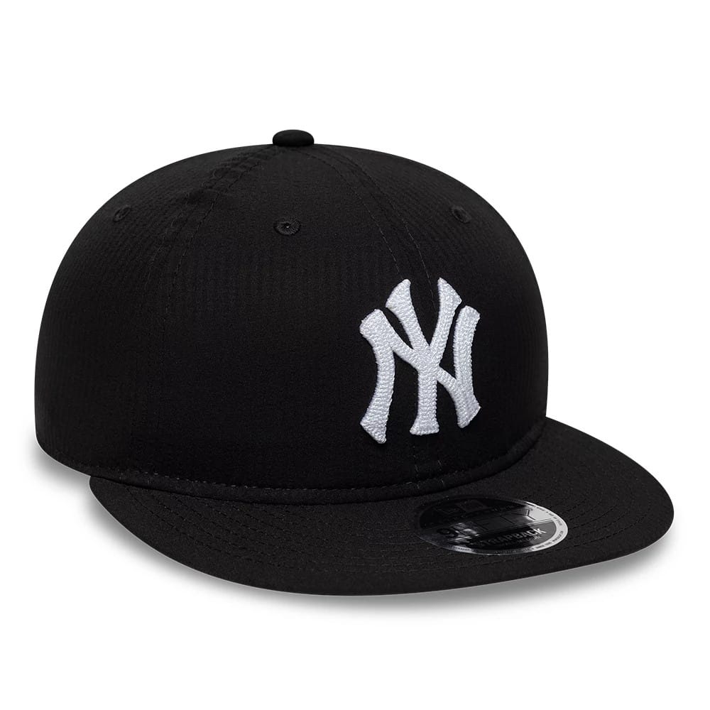 Pictured is this MLB Seersucker New York Yankees Retro Crown 9FIFTY cap in black. 3