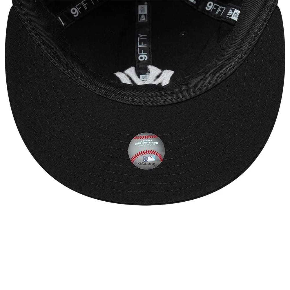 Pictured is this MLB Seersucker New York Yankees Retro Crown 9FIFTY cap in black. 7