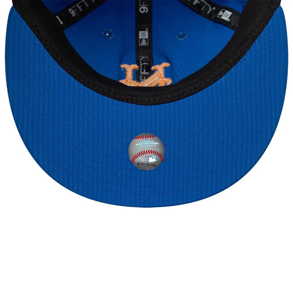 Pictured is this MLB Seersucker New York Mets Retro Crown 9FIFTY cap in dark blue. 7