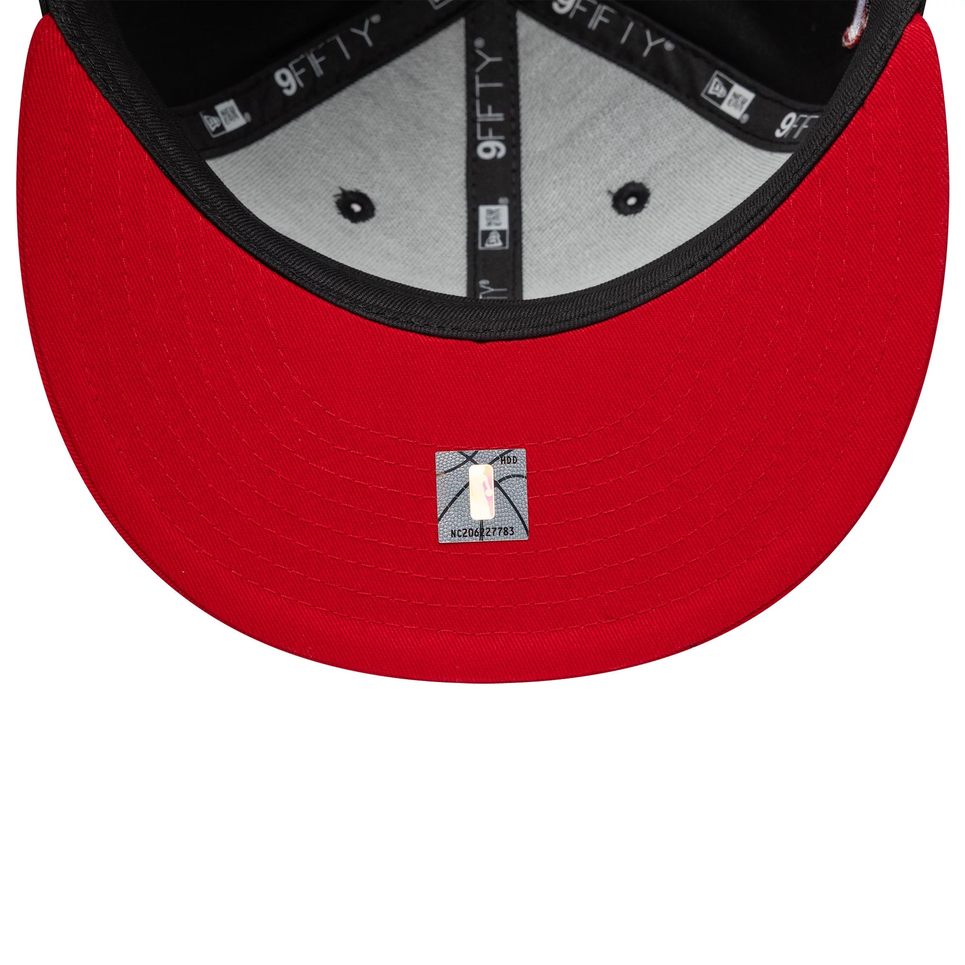 Pictured is this NBA Hardwood Classic Chicago Bulls 9FIFTY Snapback cap in black. 7