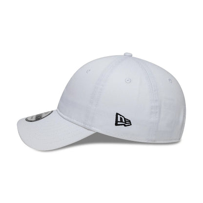 Pictured is this MLB Spray Paint New York Yankees 9FORTY cap in white. 4