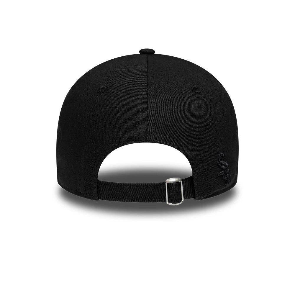 Pictured is this MLB Spray Paint Chicago White Sox 9FORTY cap in black. 6
