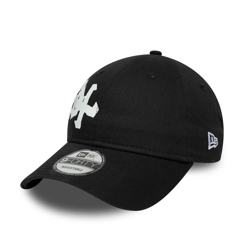 Pictured is this MLB Spray Paint Chicago White Sox 9FORTY cap in black. 3