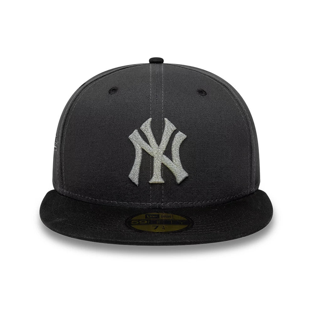 Pictured is this MLB Reflective New York Yankees 59FIFTY Fitted cap in charcoal & black. 5