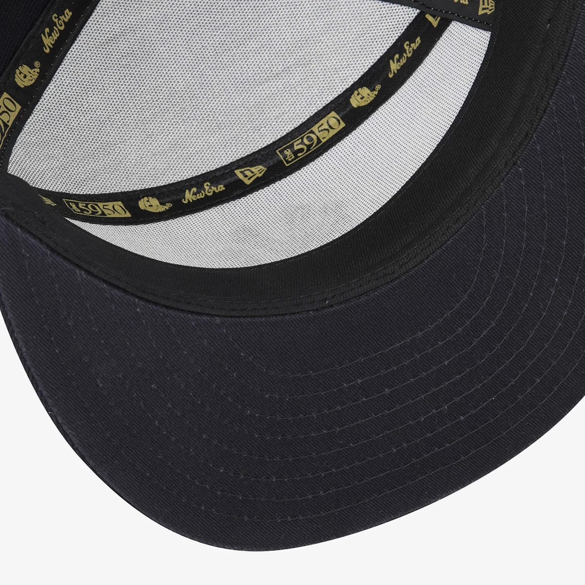 Pictured is this MLB 59FIFTY Day New York Yankees Split Panel 59FIFTY Fitted cap in navy. 9