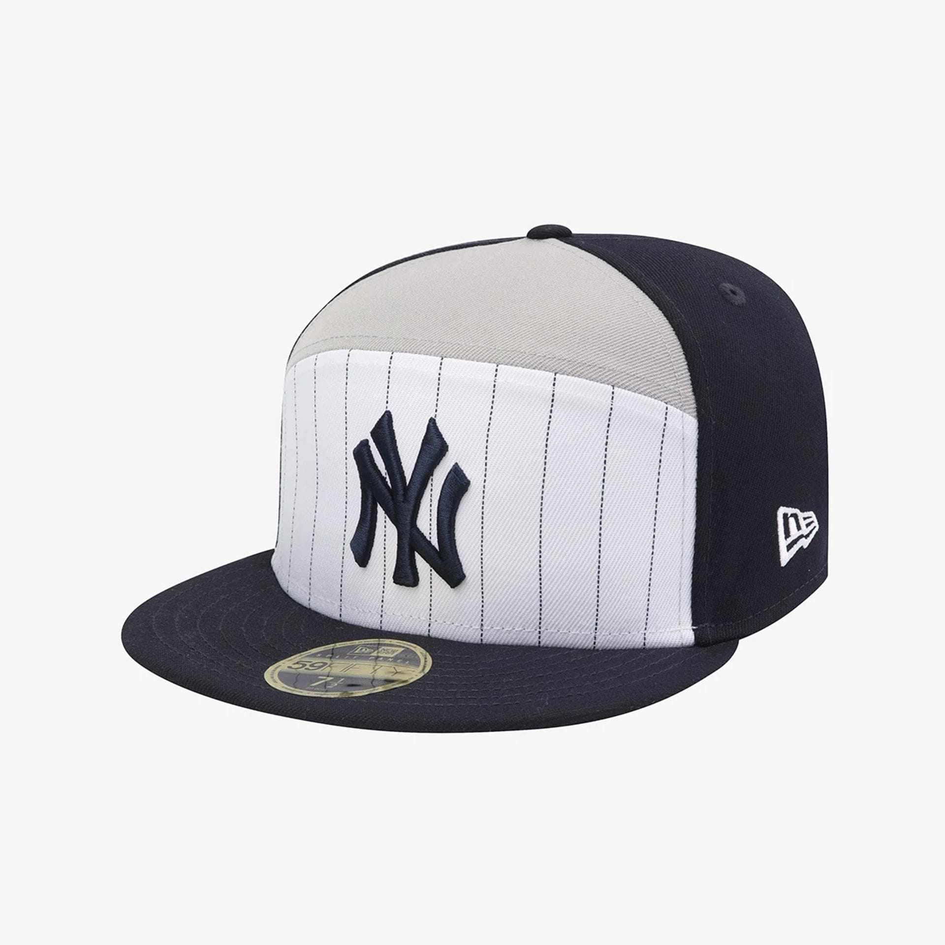 Pictured is this MLB 59FIFTY Day New York Yankees Split Panel 59FIFTY Fitted cap in navy. 1