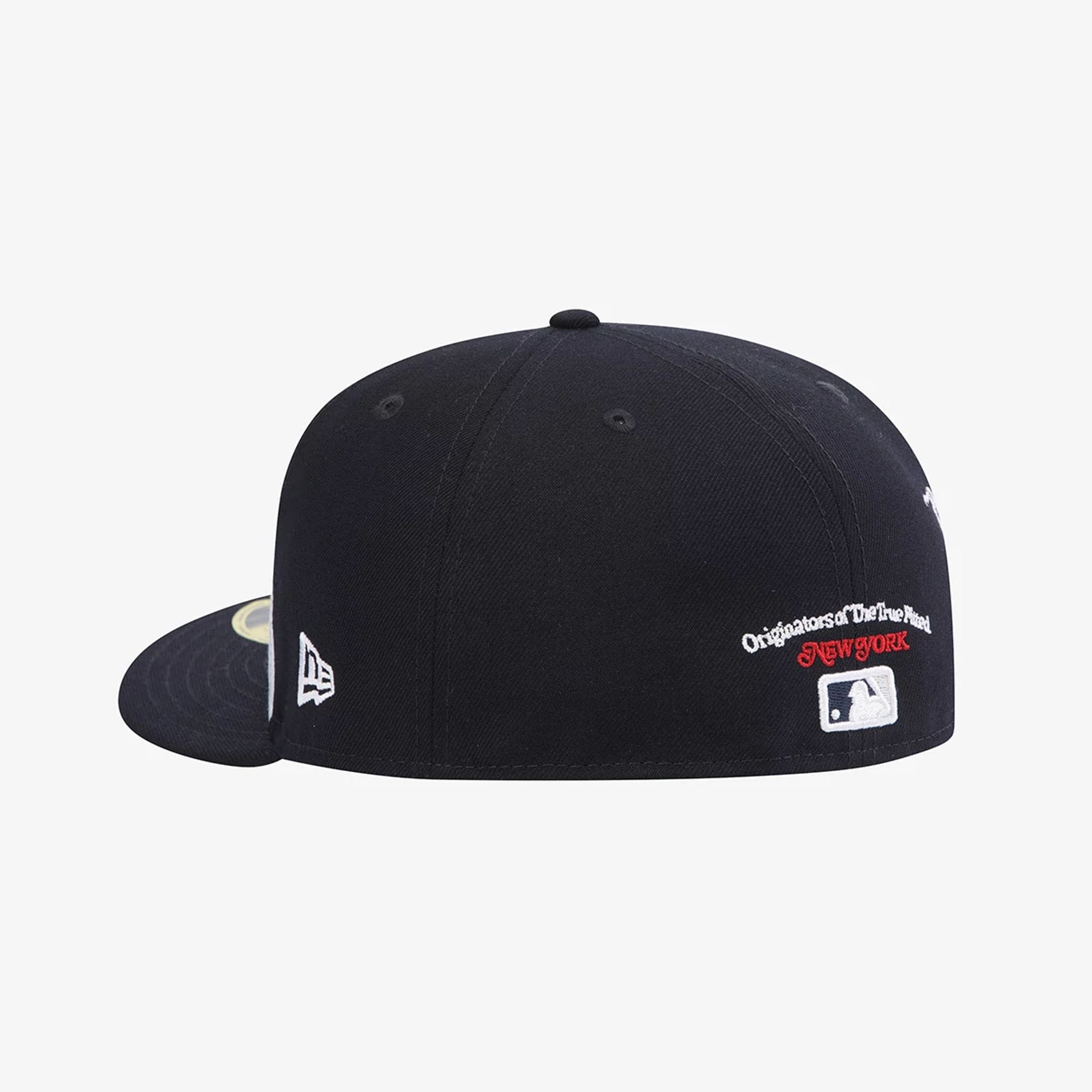 Pictured is this MLB 59FIFTY Day New York Yankees Split Panel 59FIFTY Fitted cap in navy. 6