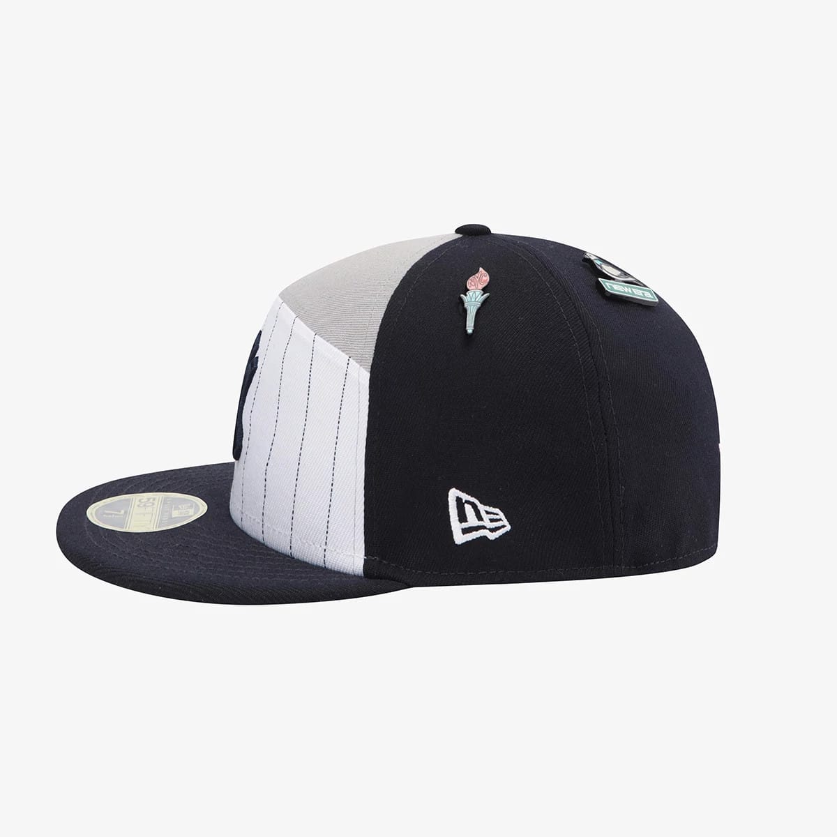 Pictured is this MLB 59FIFTY Day New York Yankees Split Panel 59FIFTY Fitted cap in navy. 5