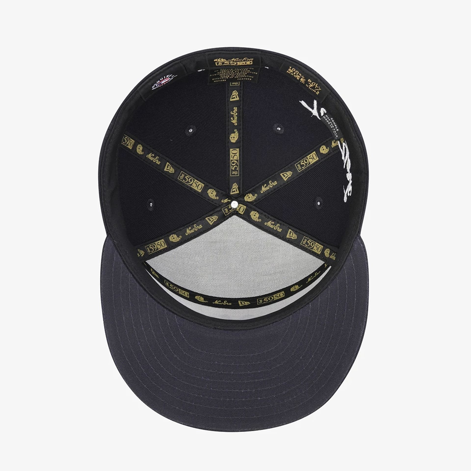 Pictured is this MLB 59FIFTY Day New York Yankees Split Panel 59FIFTY Fitted cap in navy. 11