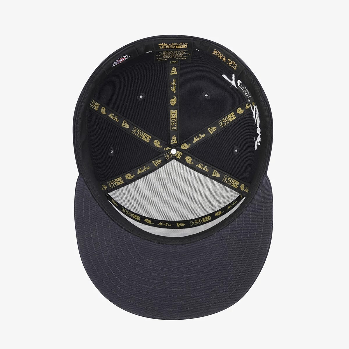 Pictured is this MLB 59FIFTY Day New York Yankees Split Panel 59FIFTY Fitted cap in navy. 11