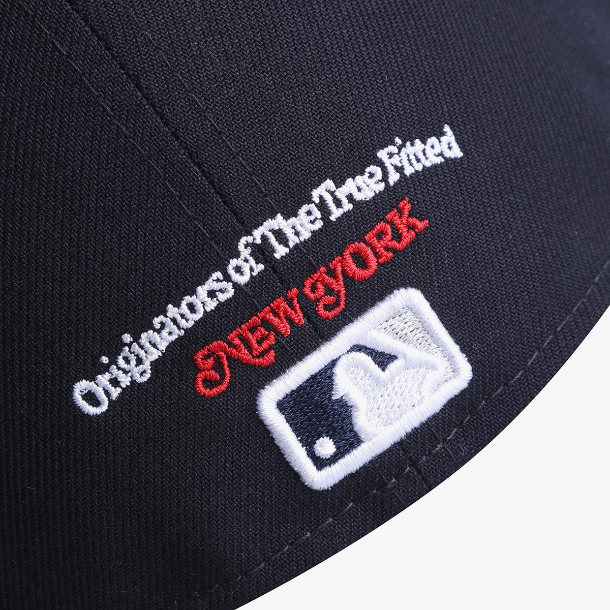 Pictured is this MLB 59FIFTY Day New York Yankees 59FIFTY Fitted cap in navy. 6