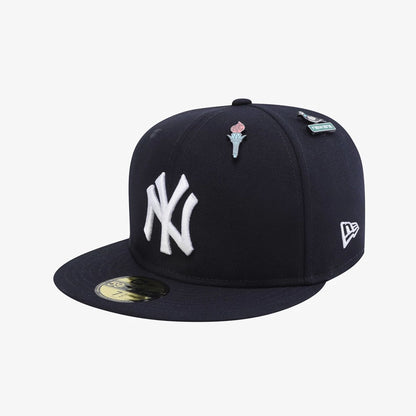 Pictured is this MLB 59FIFTY Day New York Yankees 59FIFTY Fitted cap in navy. 2