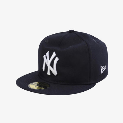 Pictured is this MLB 59FIFTY Day New York Yankees 59FIFTY Fitted cap in navy. 10